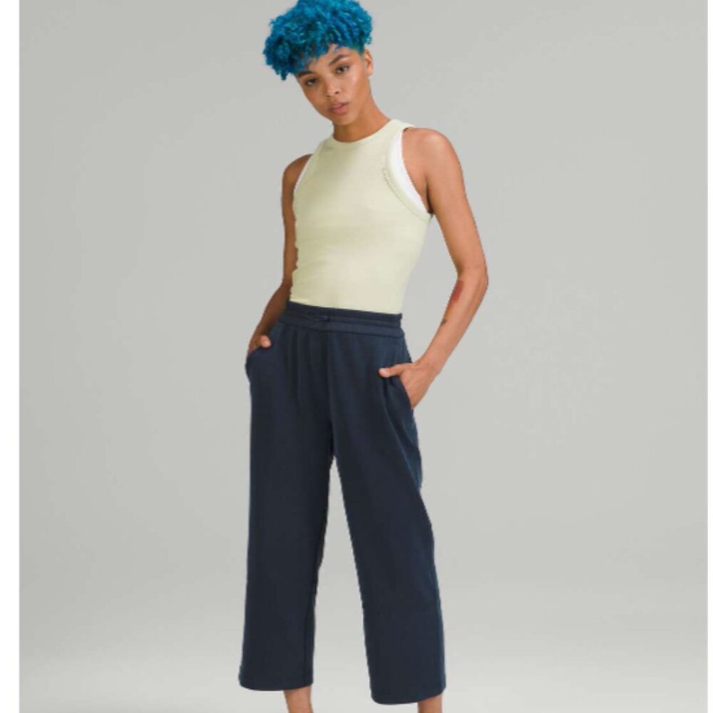 Lululemon Softstreme High Rise Straight Leg Crop size 4